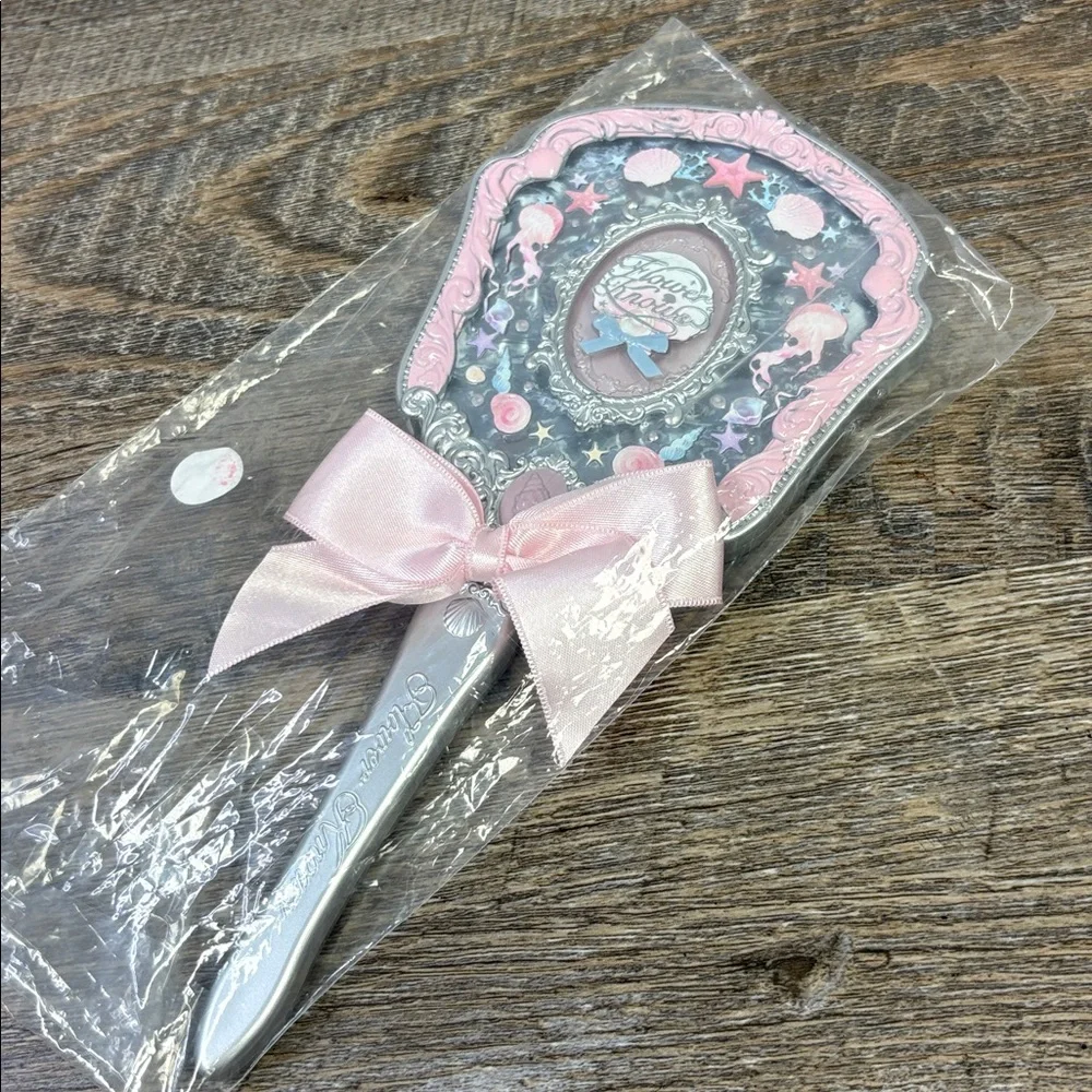🩰 Flower Knows Mermaid Shell Hand Mirror – Pink & Silver